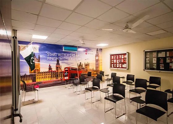 class-room-roots-millennium-college-karachi